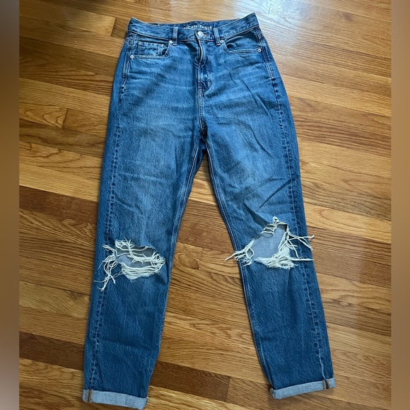 American Eagle High Rise Mom Jean - Picture 1 of 5